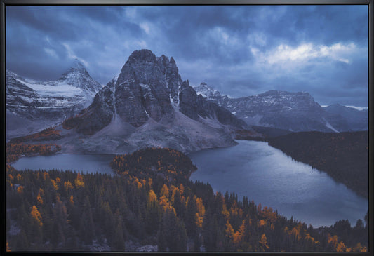 Wandbild Mount Assiniboine: Mitten in einem Schneesturm