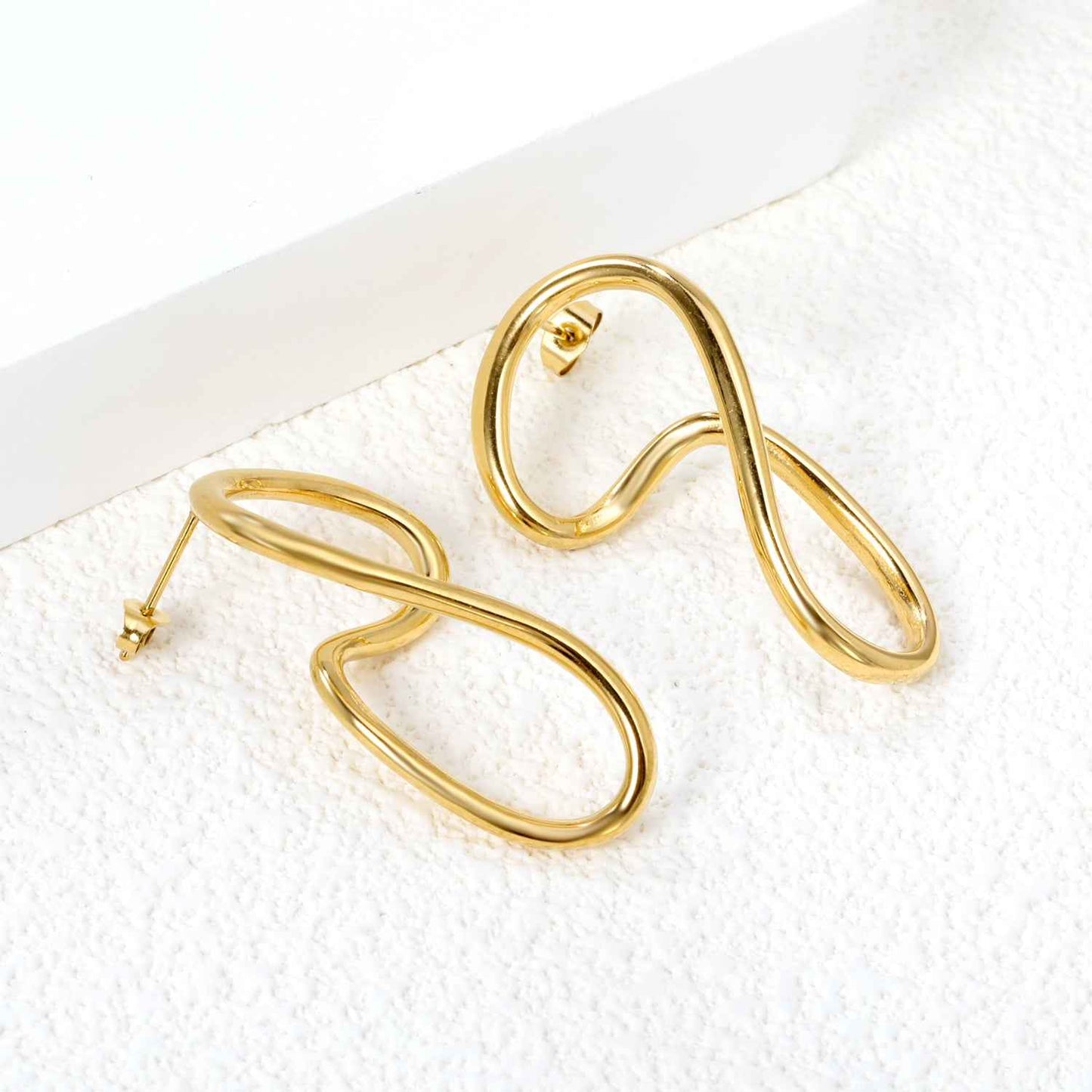 Chic Curved Hoop Earrings