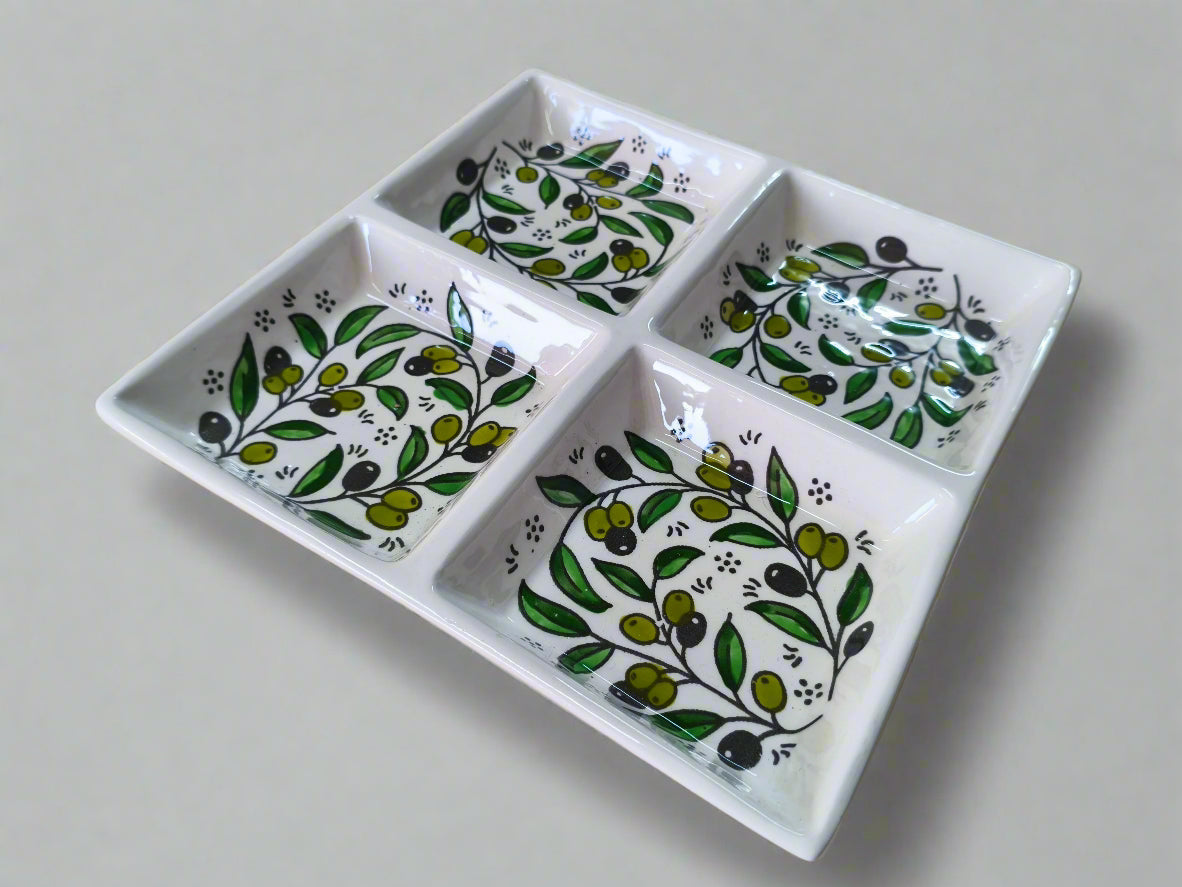 Handgefertigte Servierplatte aus Keramik mit 4 Fächern | Für Nüsse, Dips und Vorspeisen | 23 x 23 cm