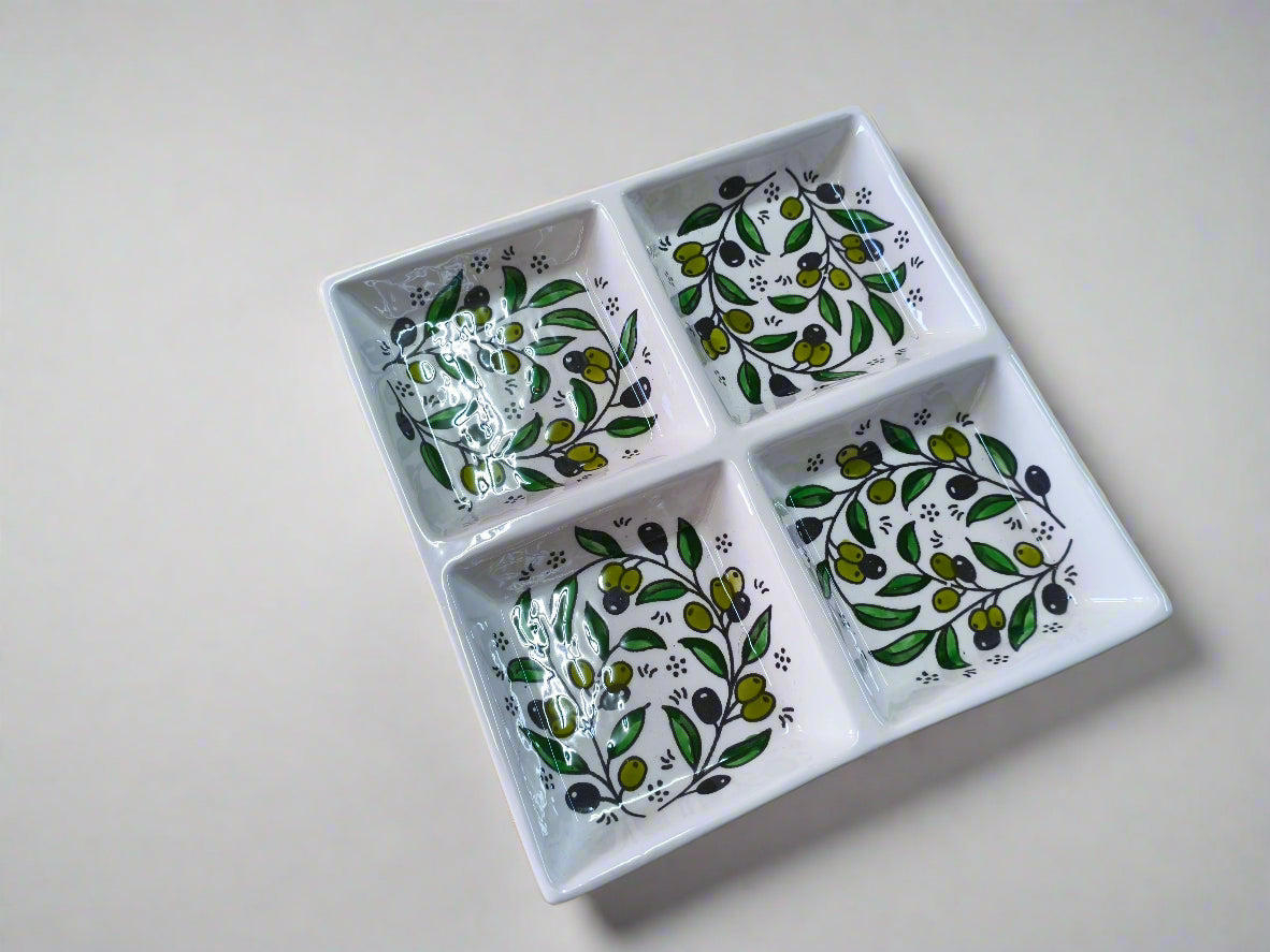 Handgefertigte Servierplatte aus Keramik mit 4 Fächern | Für Nüsse, Dips und Vorspeisen | 23 x 23 cm