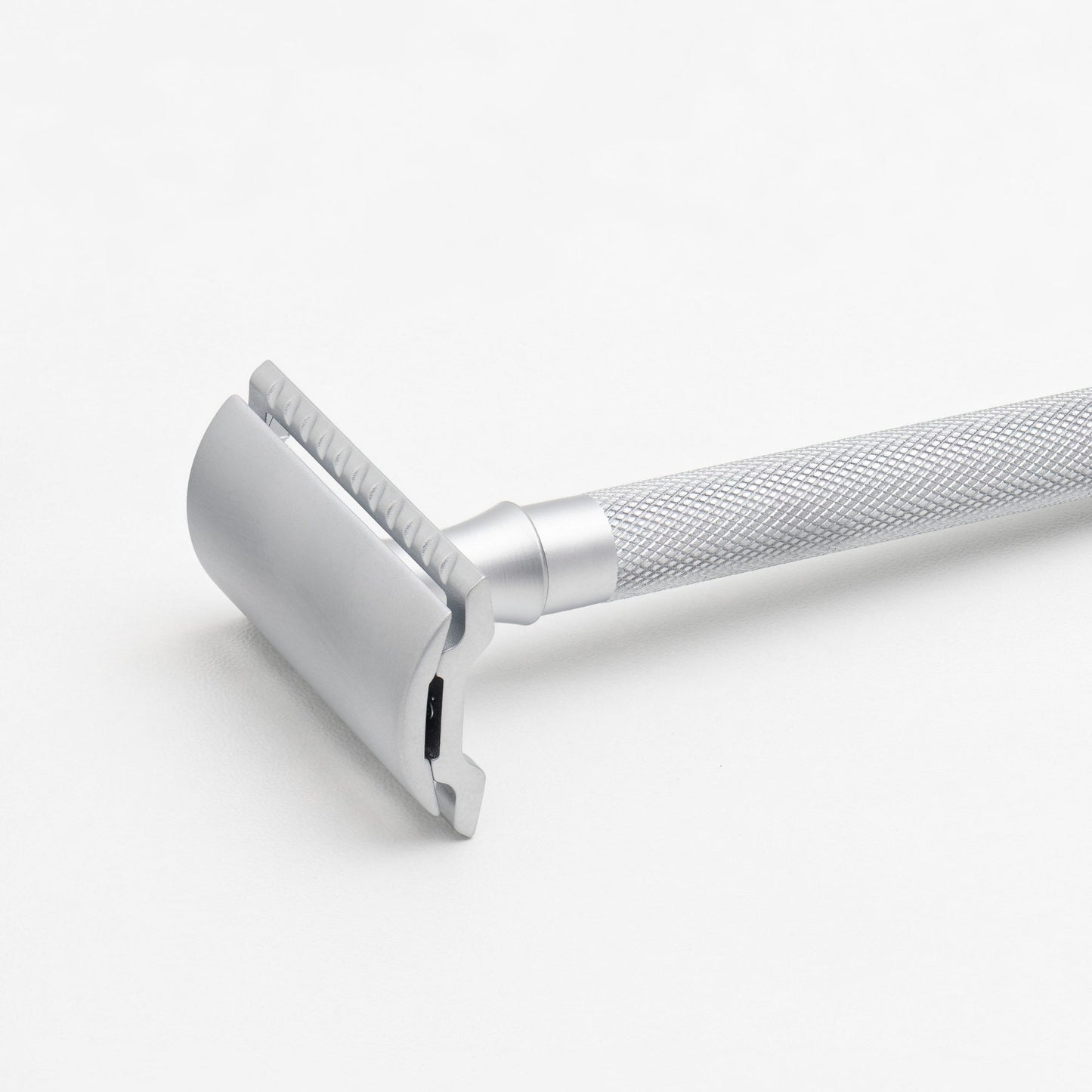 Merkur 3-Piece DE Safety Razor, Closed Comb, Knurled Extra Long Handle, Matte Chrome