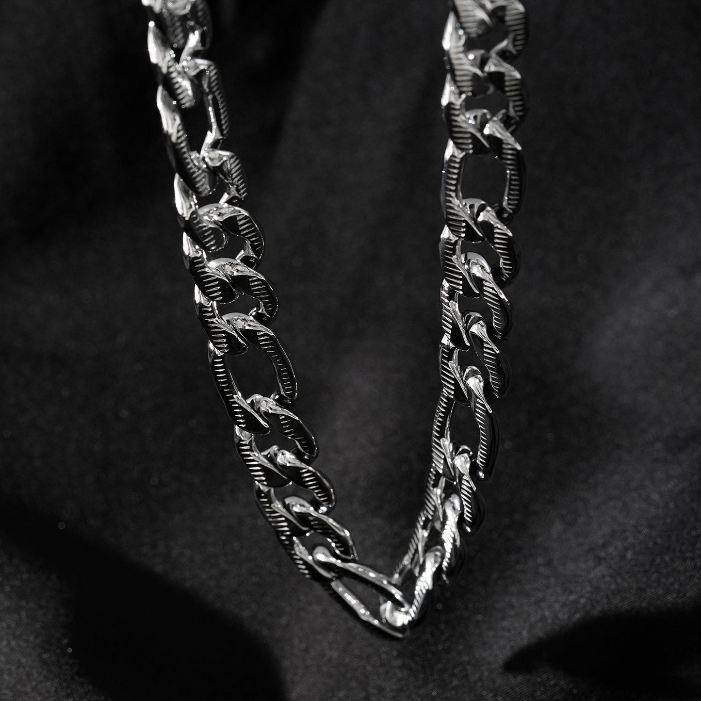 CHAPORA Silver (White Gold): Textured Cuban-Link Chunky Chain Necklace for Men & Women