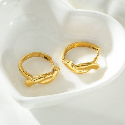 SIYAMI Gold: Sculpted Wave Hoop Earrings