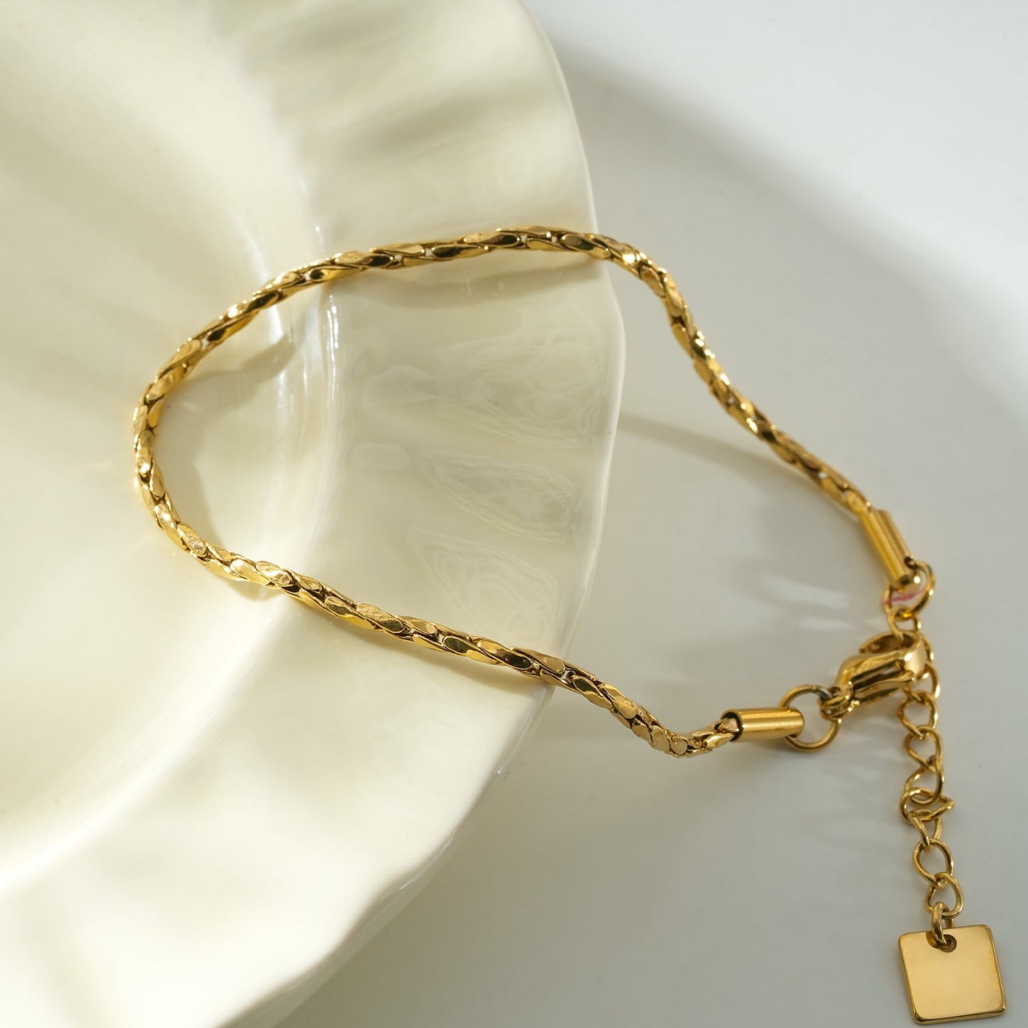 KANAI Gold: Modern Intricate Textured Twist Chain Bracelet