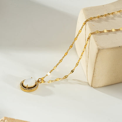 HAMMELA Gold: Pendant Necklace with a Pearl Centre & Crystal Halo