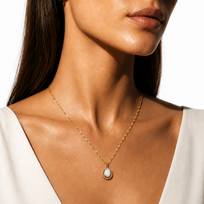 HAMMELA Gold: Pendant Necklace with a Pearl Centre & Crystal Halo