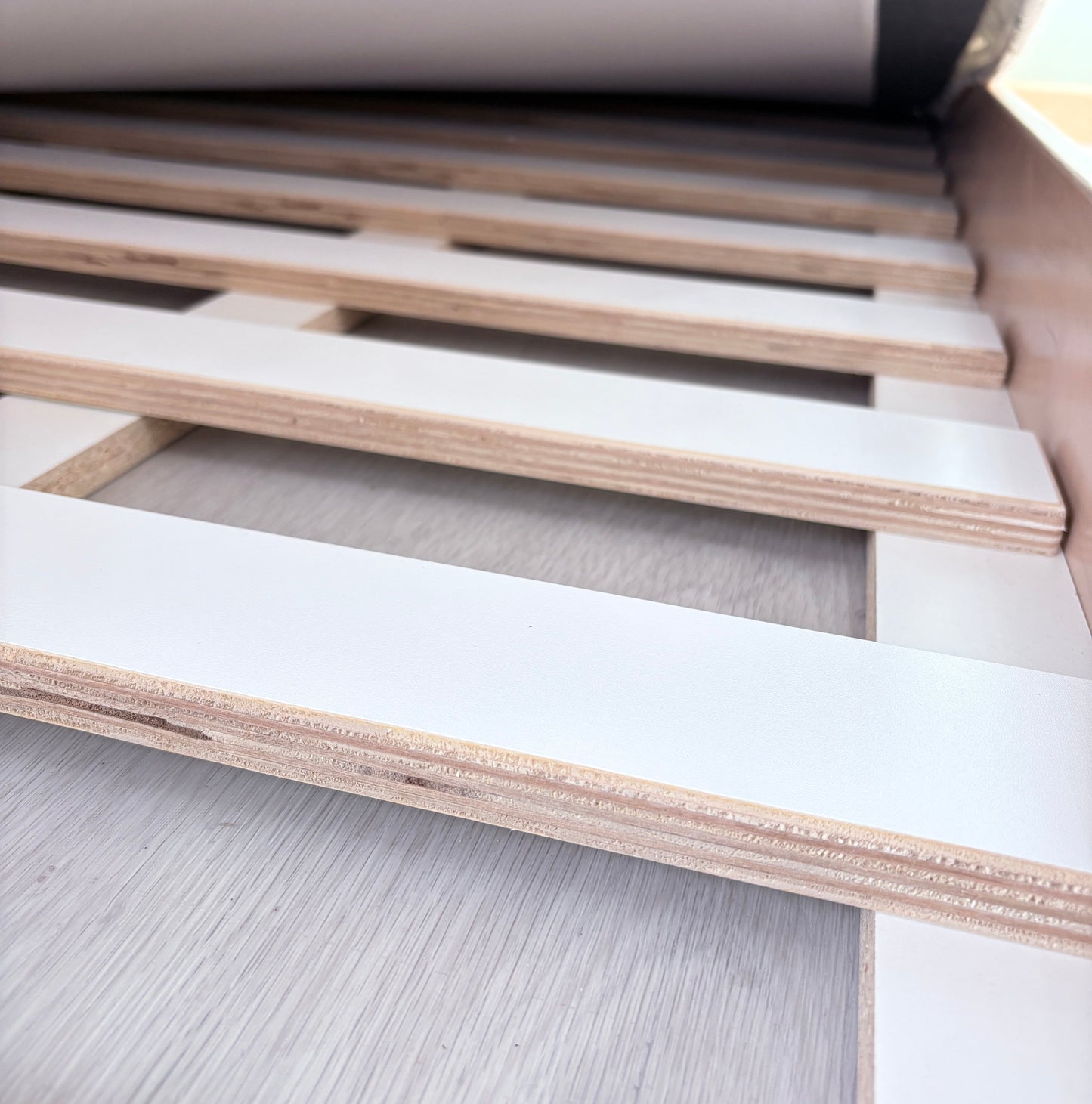 CHERRY JUNIOR - Montessori Floor Bed with Shelves