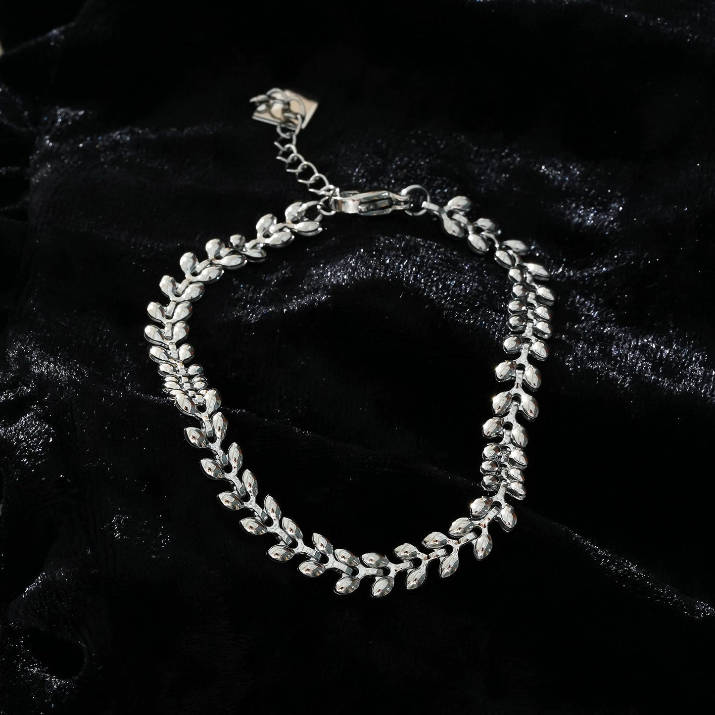 MAGDA Silver (White Gold): Leafy Patterned Bold Bracelet
