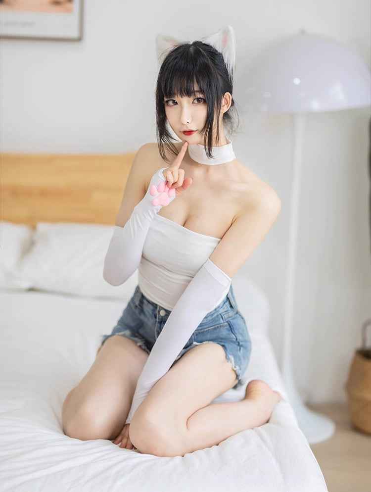 Cat Paw Sleeves with 3D Cat Paw Paddings Anime Style Velvet Cosplay Sleeves
