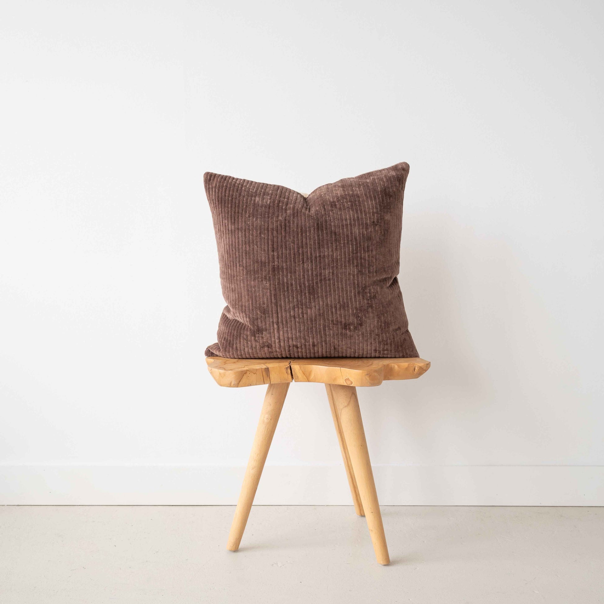 VELVET - RIBBED BROWN