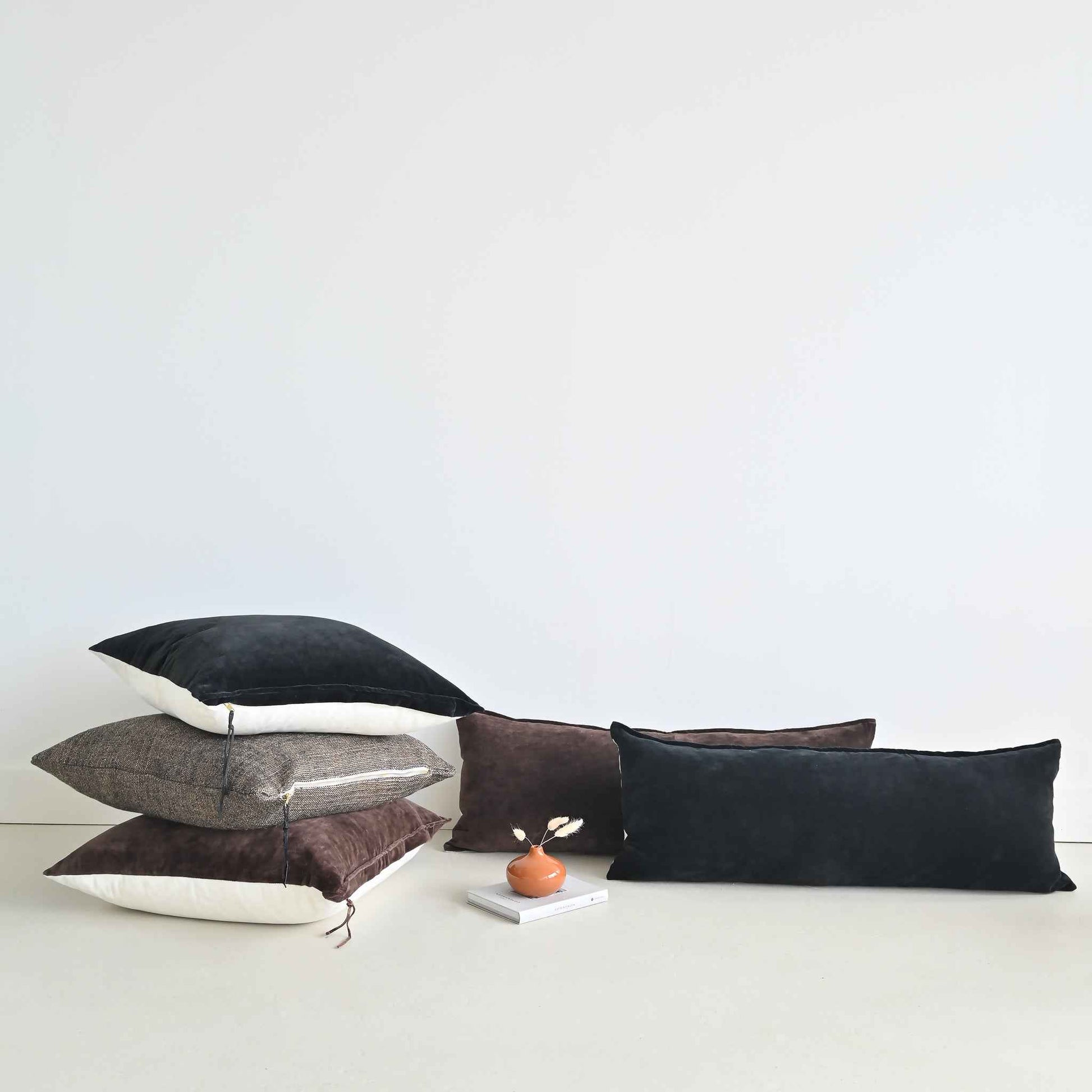 VELVET - HOTEL COLLECTION BLACK LUMBAR