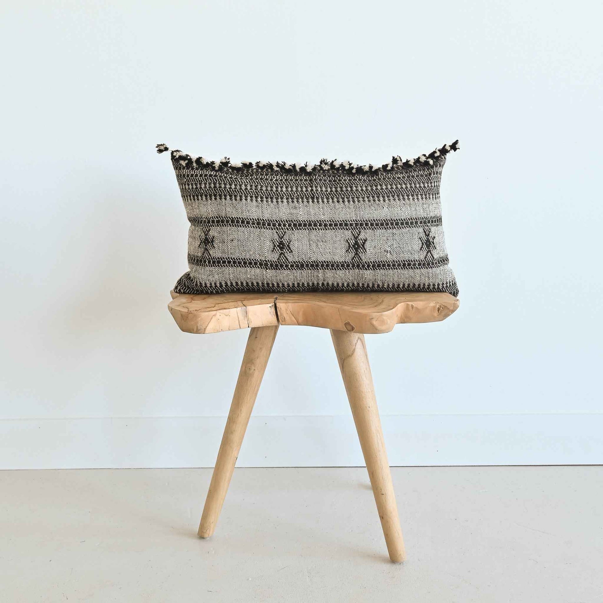 BHUJODI PILLOW COVER - BLACK