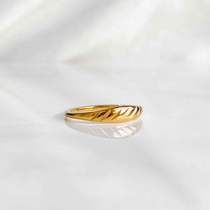 Bague dorée pour femmes en acier inoxydable plaqué or 18K | CÉRÈS