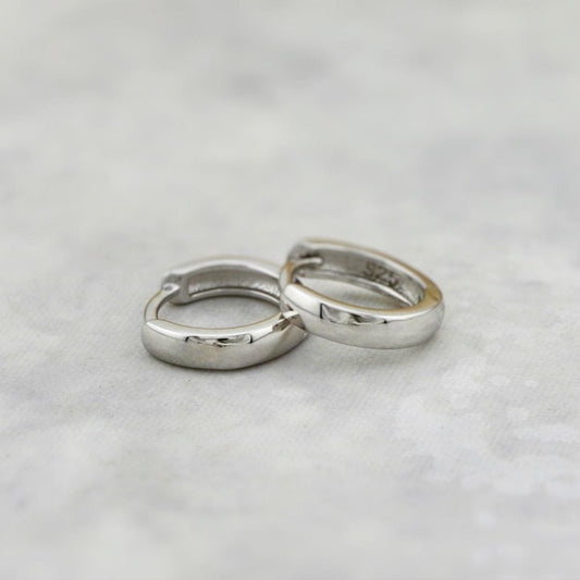 Boucles d'oreilles Huggies Minimalistes en argent sterling