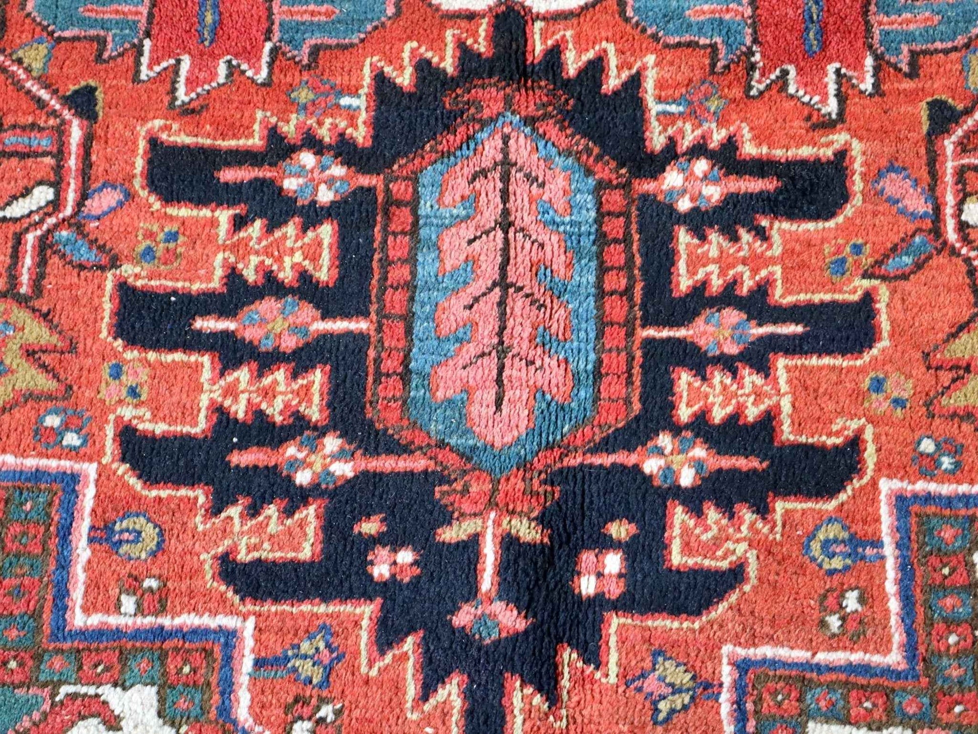 Persian Heriz Rug | 9' 5" x 12' 10"