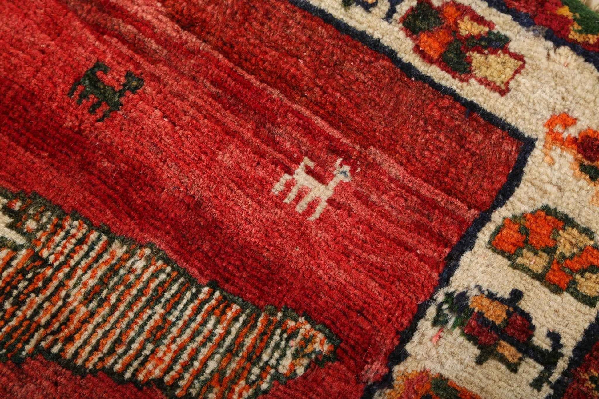 Persian Shiraz Rug | 5' 11" x 6' 9"